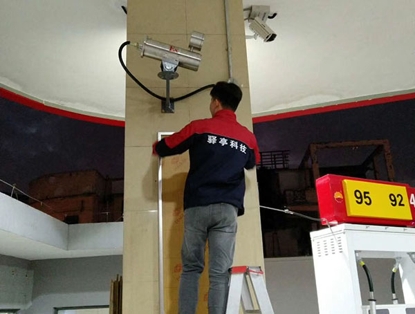 深圳容方防爆摄像机助力“无感加油”项目